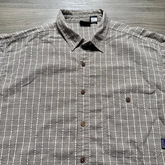 *Vintage Patagonia Men's Seersucker Short Sleeve Shirt - Brown/Grey - Picture 2 of 9